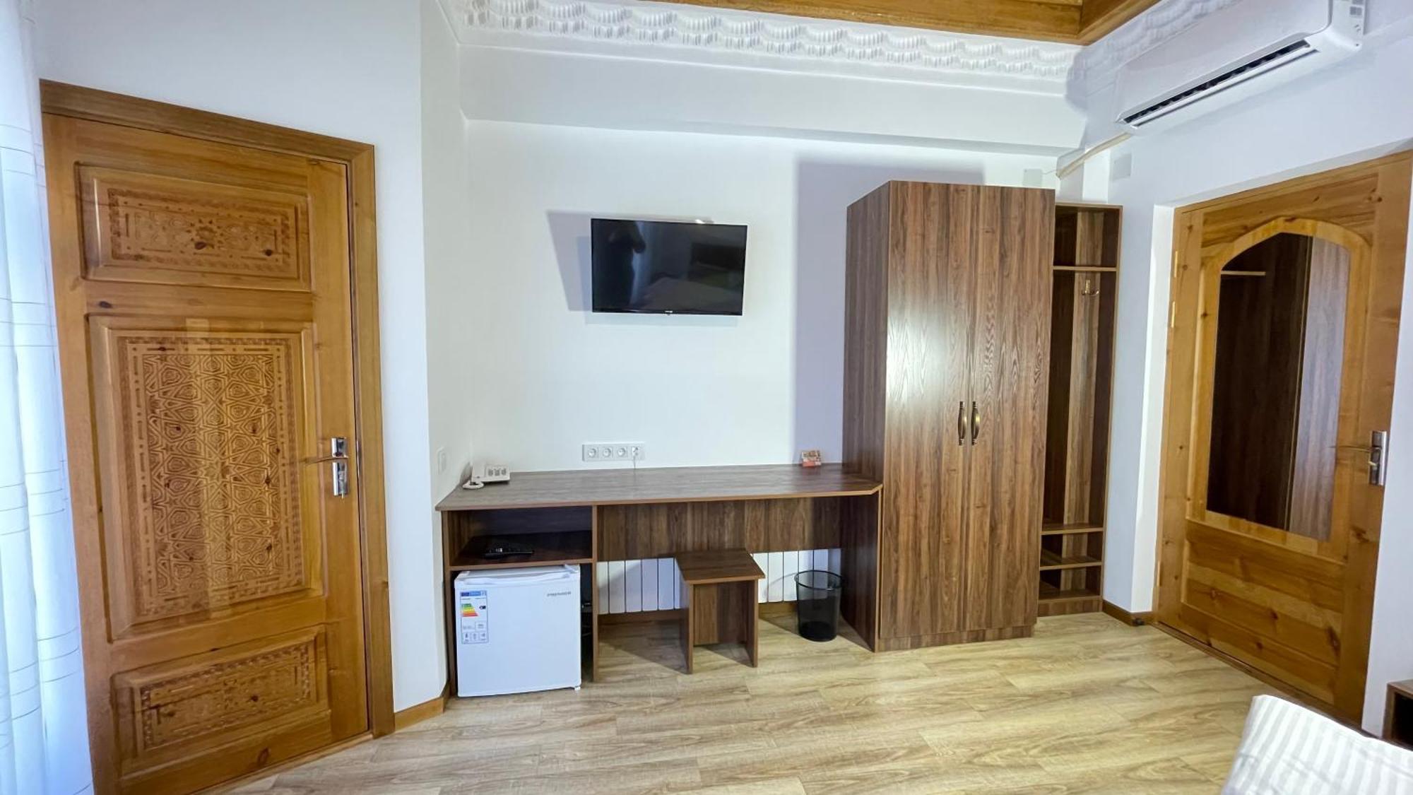 Mahbubakhon Guest House In Old City Bukhara Bagian luar foto