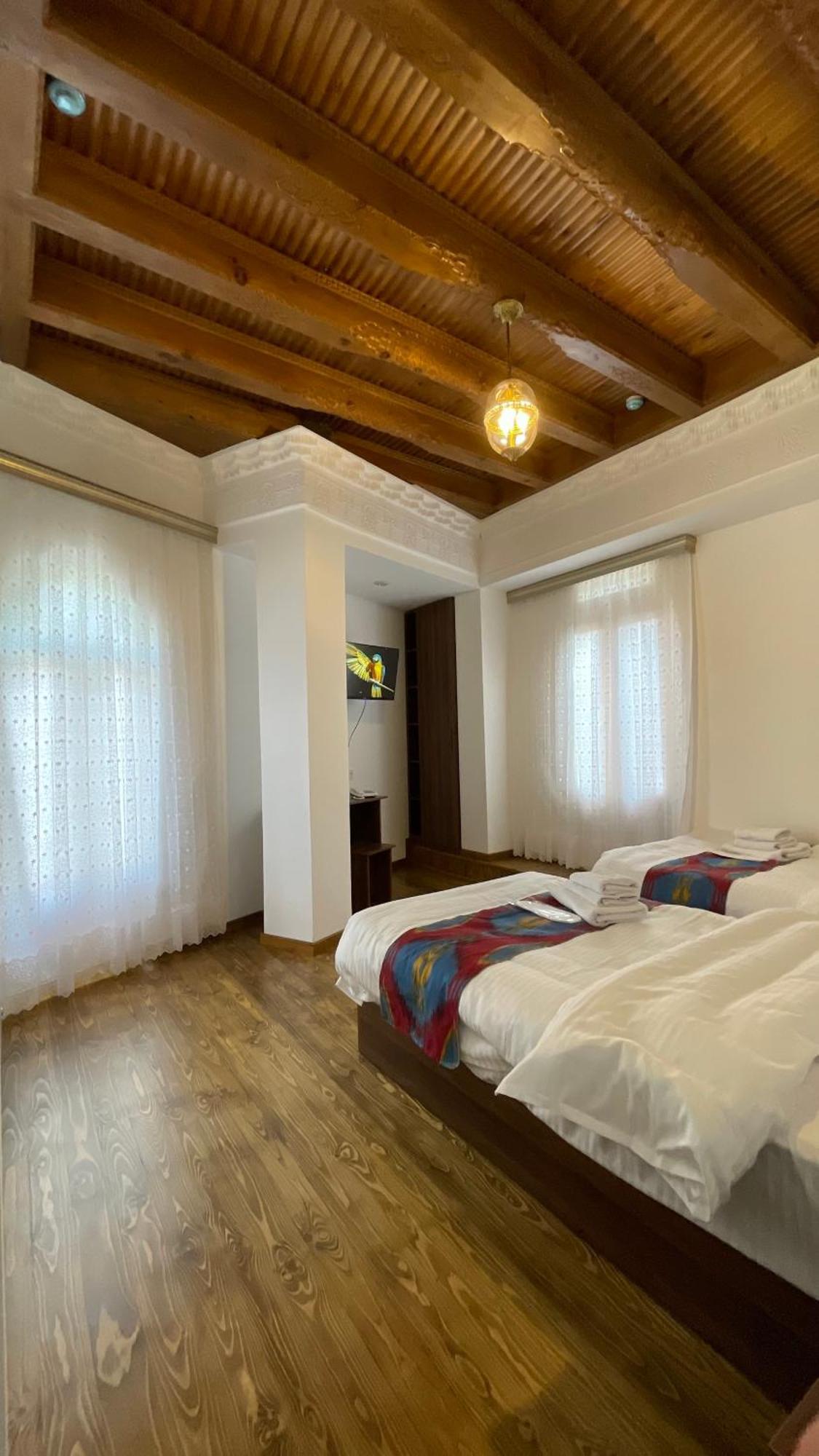 Mahbubakhon Guest House In Old City Bukhara Bagian luar foto