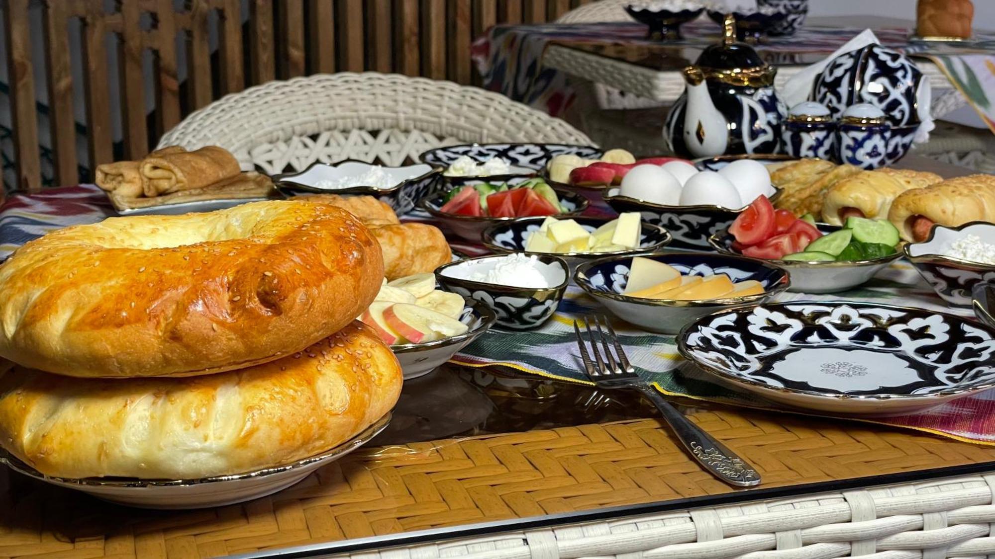 Mahbubakhon Guest House In Old City Bukhara Bagian luar foto