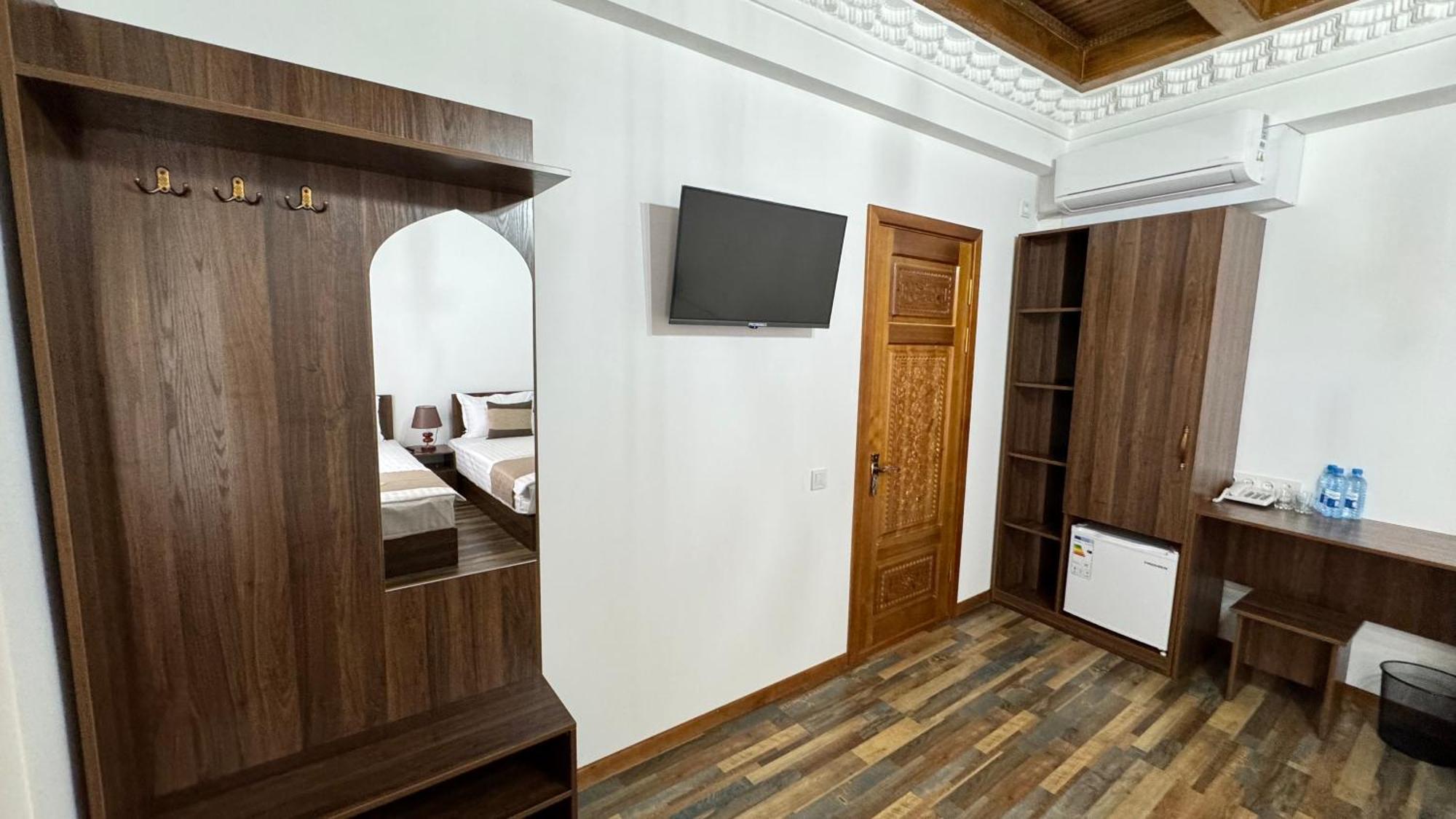 Mahbubakhon Guest House In Old City Bukhara Bagian luar foto