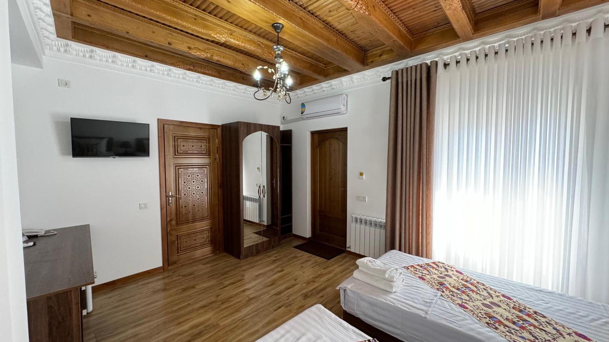 Mahbubakhon Guest House In Old City Bukhara Bagian luar foto