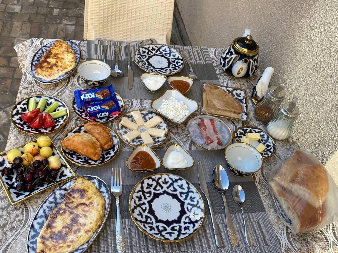 Mahbubakhon Guest House In Old City Bukhara Bagian luar foto